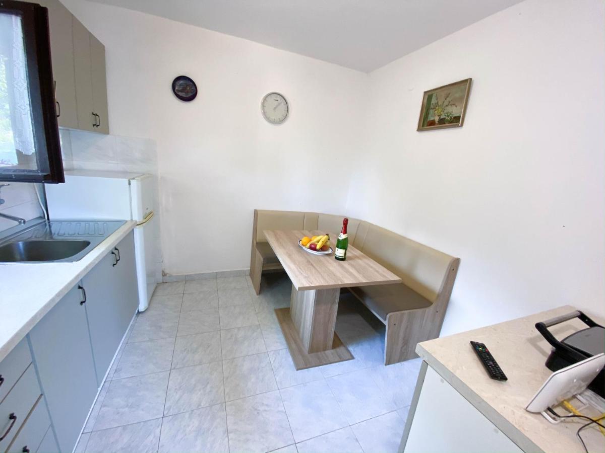 Seaview & Beachfront Apartments Jakov Donji Okrug  Екстериор снимка