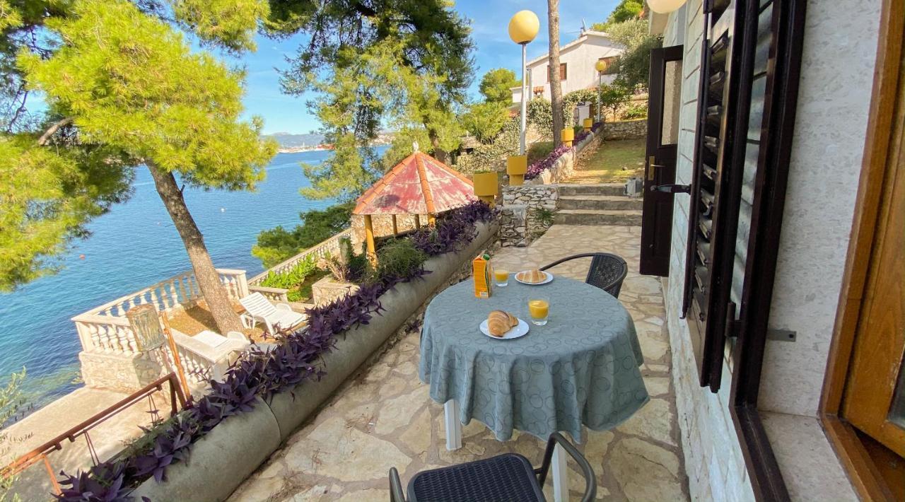Seaview & Beachfront Apartments Jakov Donji Okrug  Екстериор снимка