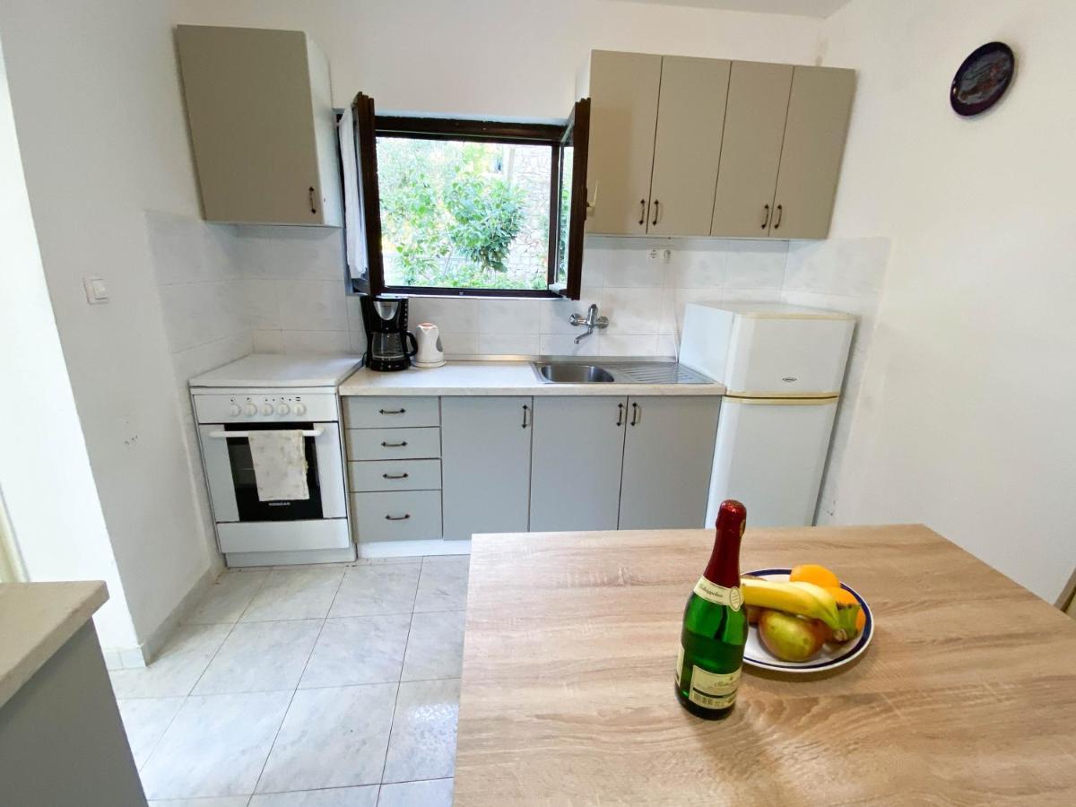 Seaview & Beachfront Apartments Jakov Donji Okrug  Екстериор снимка